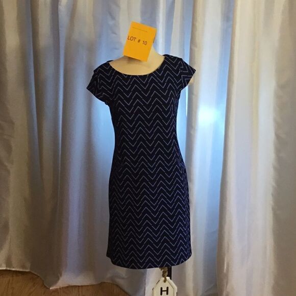 MADISON LEIGH dress in size 6 in chevron pattern - Picture 2 of 8